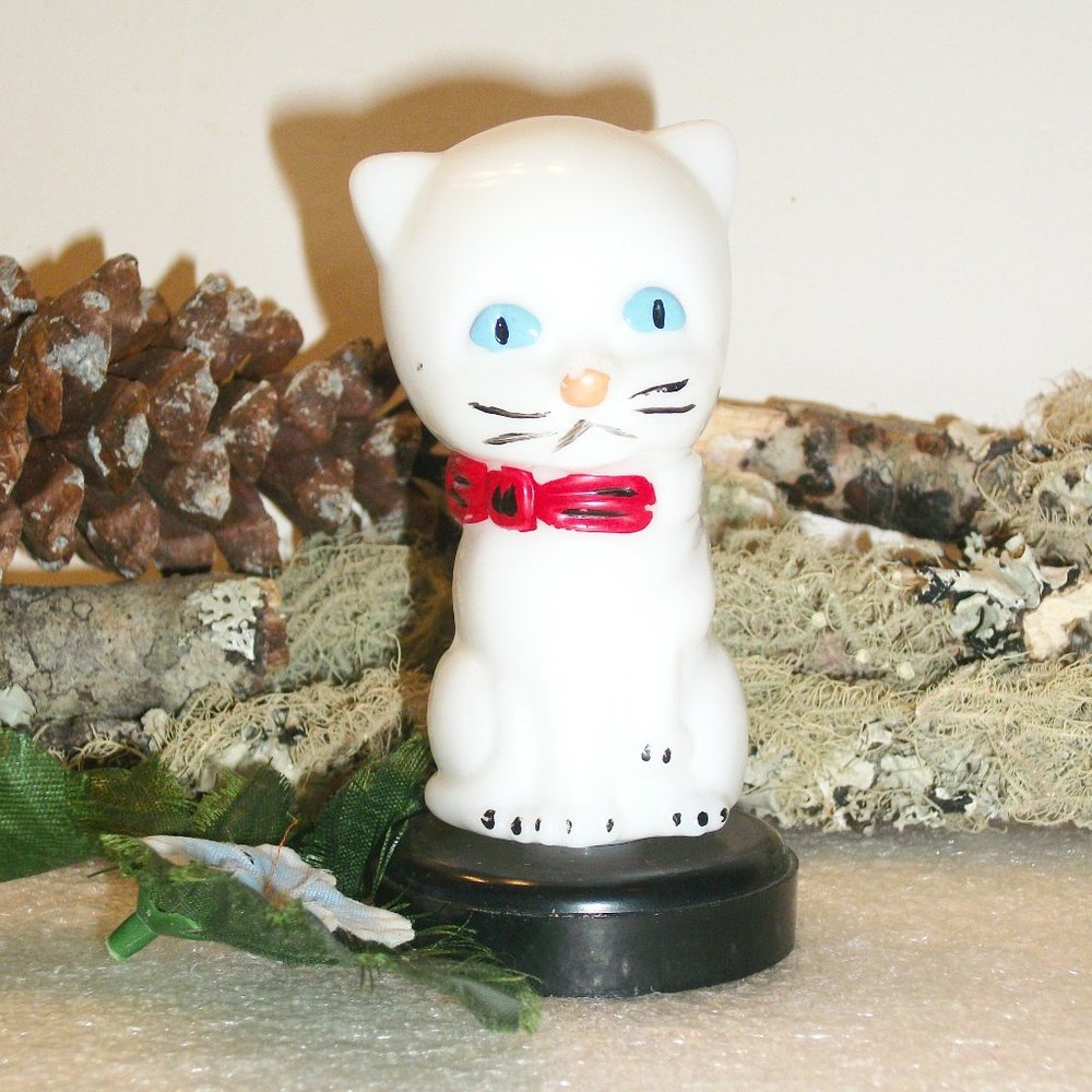 VINTAGE LECH MEAD MINIATURE WHITE OPAQUE PYREX GLASS BOTTLE & BASE CAT BLUE EYES